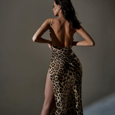 Drzewa z podeszwami Slim Fit Slit Backless Strapless Sexy Dress