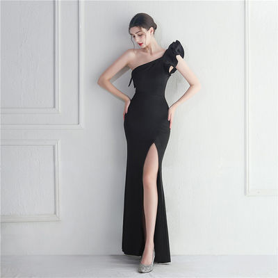 Jednoroczne ramię Slim Fit Formal Robe Ruffled Edge Cover Hip Fashion Sexy Slit Dress