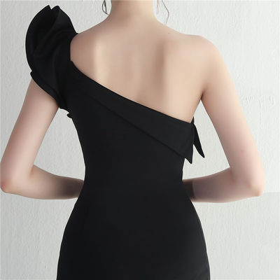 Jednoroczne ramię Slim Fit Formal Robe Ruffled Edge Cover Hip Fashion Sexy Slit Dress