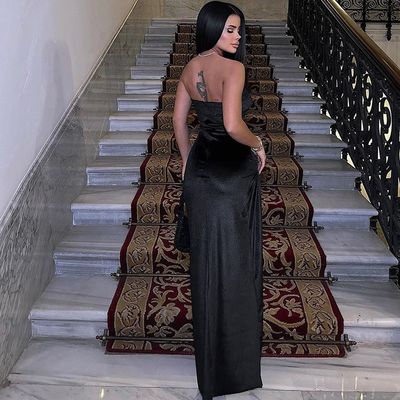 Nowa moda latem Seksowna Slit Slim Pleated bezpaskowa suknia